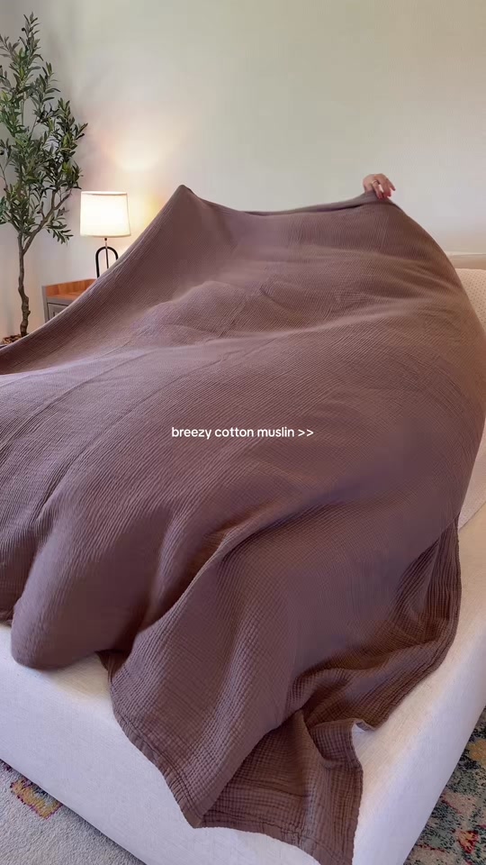 Muslin is the way to go 🙂‍↕️🙂‍↕️ #muslinblanket #cottonblanket #beddi...